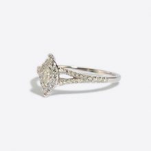 White gold diamond-set ring