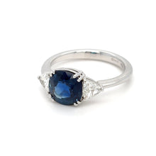  WHITE GOLD RING, SAPPHIRE AND DIAMONDS