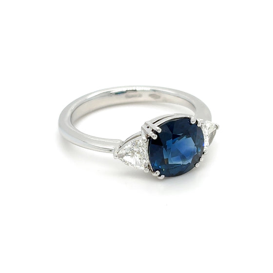 WHITE GOLD RING, SAPPHIRE AND DIAMONDS