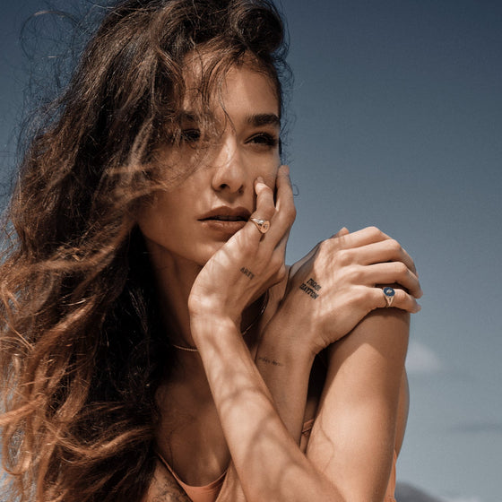 Bague chevalière pour femme en or rose et diamant  blanc. Bague Chevalière Dinos Karalis DA00609-004-01