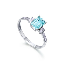  Bague pour femme en or blanc 18 carats et diamants blancs avec un solitaire en topaze bleue. Bague Le Carre GA053TA.13