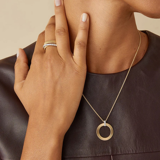 Bague pour femme en or jaune 18 carats et diamants blancs. Bague Masai Marco Bicego AG329-B-YW-M5-53