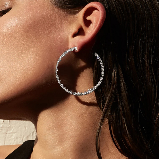 Boucles d'oreilles pour femme en or blanc et diamants. Boucle d'Oreille Capture Light Akillis ECA0005