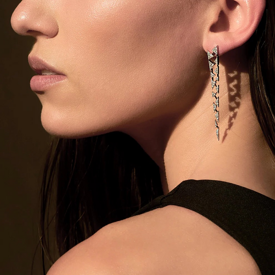 Boucles d'oreilles pour femme en or blanc et diamants. Boucles d'Oreilles Capture Me Akillis ECA0004-OG