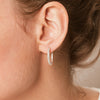 Boucles d'oreilles créoles pour femme en or blanc 18 carats et diamants blancs. Boucles d'oreilles Le Carre GB100OB.00