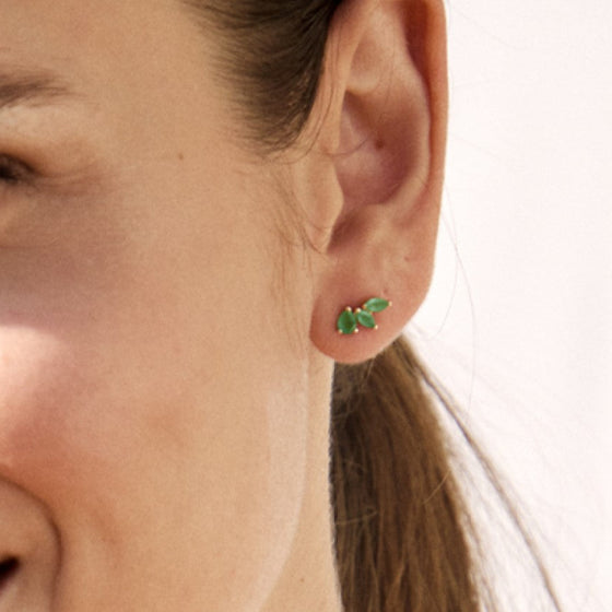 Boucles d'oreilles pour femme en or jaune 18 carats et émeraudes. Boucles d'oreilles Le Carre GB133ES.00