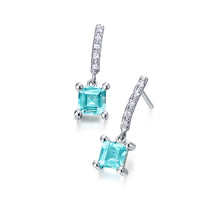  Boucles d'oreilles pour femme en or blanc 18 carats, diamants blancs et topazes bleues. Boucles d'oreilles Le Carre GB147OB