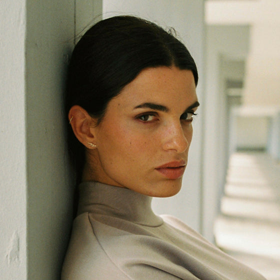 Boucles d'oreilles pour femme en or jaune 18 carats et diamants blancs. Boucles d'oreilles Le Carre GB153OA.00