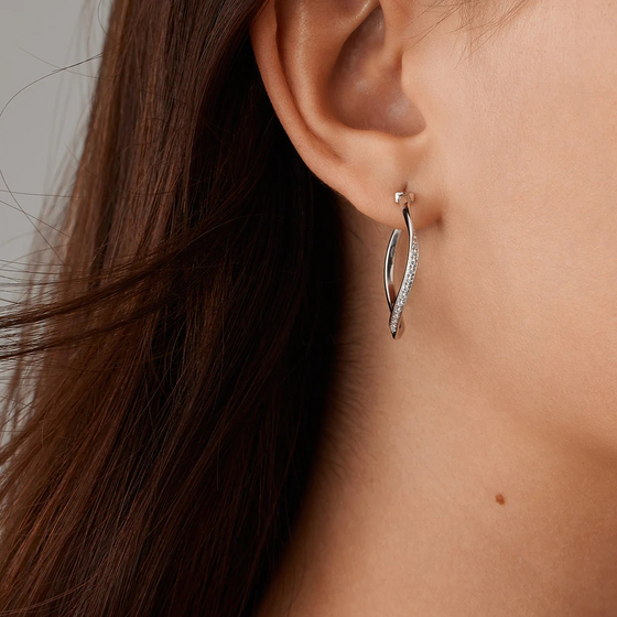 Boucles d'oreilles créoles en or blanc 18 carats et diamants. Boucles d'Oreilles Marrakech Marco Bicego OG406-B