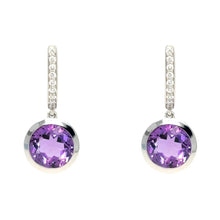  Boucles d'oreilles pour femme en or blanc pavée de diamants blancs avec un solitaire en améthyste. Boucles d'Oreilles Michaud 147409