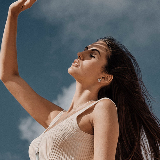 Boucles d'oreilles pour femme en or blanc pavées de diamants blancs. Boucles d'Oreilles Michaud 149758