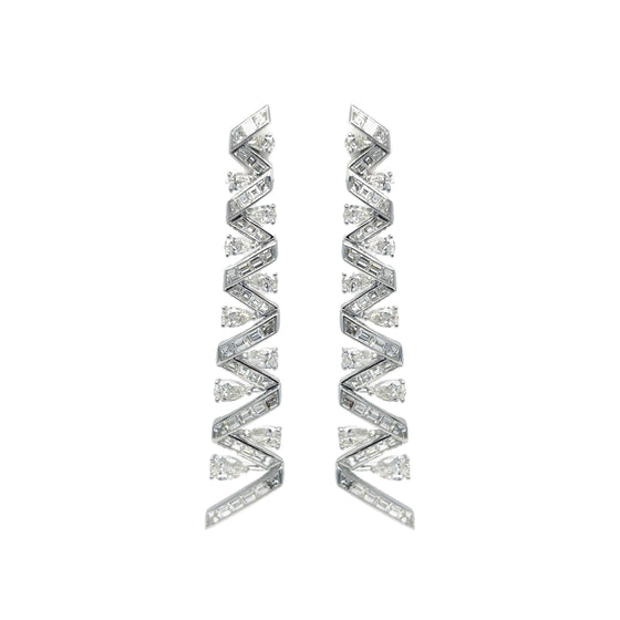 Boucles d'oreilles pendantes pour femme en or blanc pavées de diamants blancs. Boucles d'Oreilles Michaud 155805