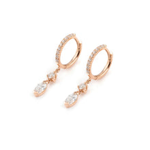  Boucles d'oreilles pendantes pour femme en or rose pavées de diamants blancs. Boucles d'Oreilles Michaud 156019