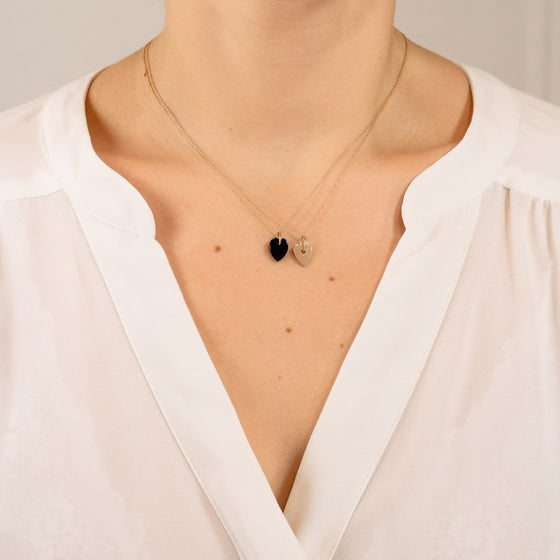 Collier pour femme en or rose et pendentif coeur en onyx noir. Collier Angèle Ginette NY ANO3
