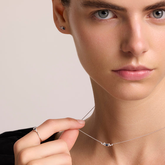 Collier pour femme en or blanc 18 carats, diamants blancs et saphirs bleus. Collier Le Carre GD167OB.00