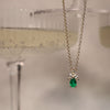 Collier pour femme en or jaune et diamants blancs avec un superbe pendentif en émeraude. Collier Michaud 153202