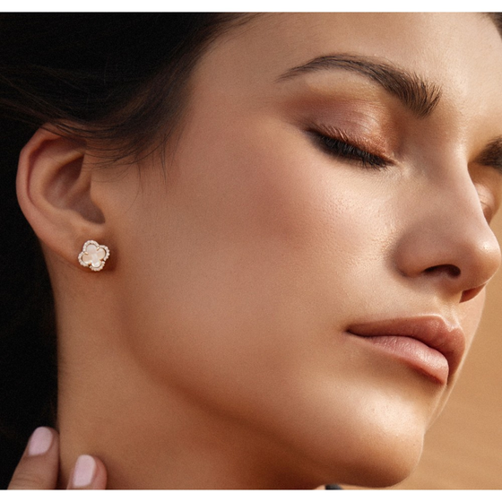 Puces D'oreilles, Nacre Blanche, Diamants, Or Jaune