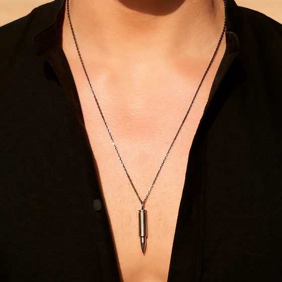 Collier pour homme et femme en forme de balle en titane noir et or rose. Pendentif Fatal Attraction Akillis PFA0023-OG