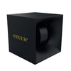 Remontoir pour une montre noir avec une personnalisation dorée NEUCH'. Remontoir Startbox SwissKubik. Reference: SK01.STB.001 NEUCH'