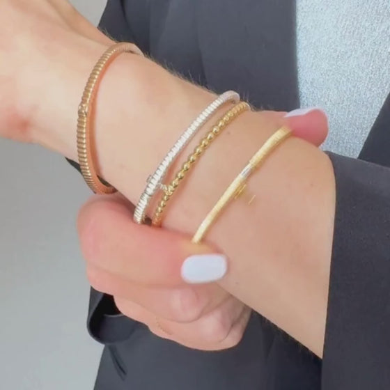 Bracelet jonc pour femme et homme en or rose avec un motif géométrique. Bracelet Michaud BRP13263.D