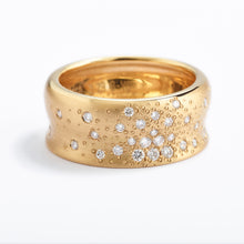  Yellow gold ring and diamonds