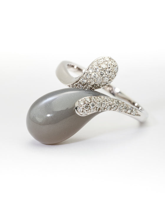 White gold ring, diamonds and grey moonstone