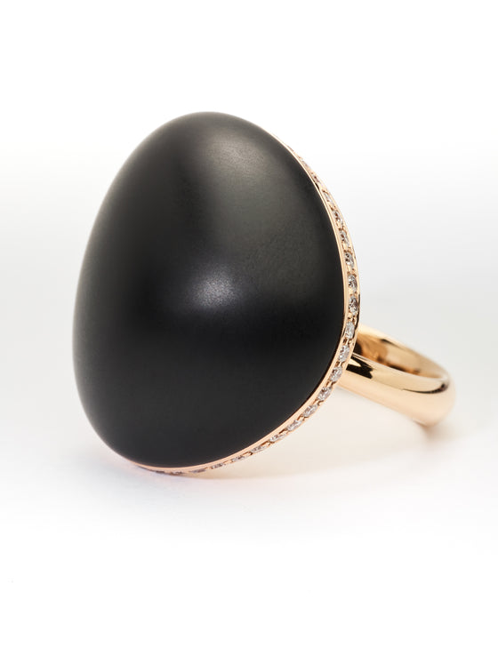 Pink gold ring, onyx and diamonds
