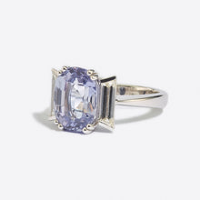  White gold lilac sapphire-set ring