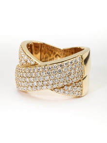  Yellow gold ring and diamonds