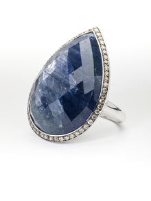  White gold ring, diamonds and blue sapphire