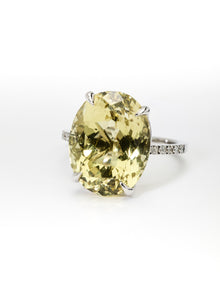  White gold ring, diamonds and lemon quartz