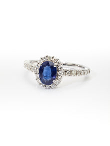  White gold ring, diamonds and sapphire