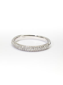  White gold ring and diamonds
