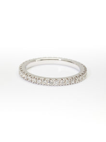  White gold ring and diamonds