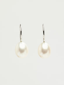  White cultured pearl pendants
