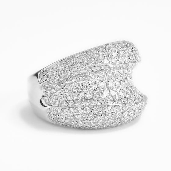 White gold diamond-set ring