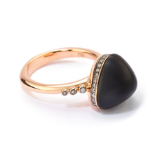  Rose gold diamond and onyx-set ring