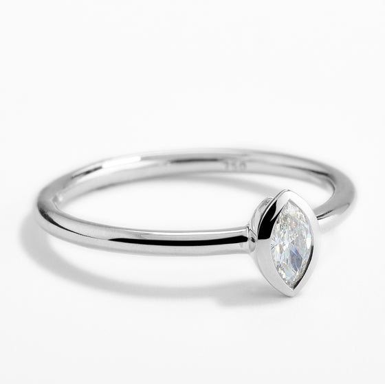 White gold diamond-set solitaire ring