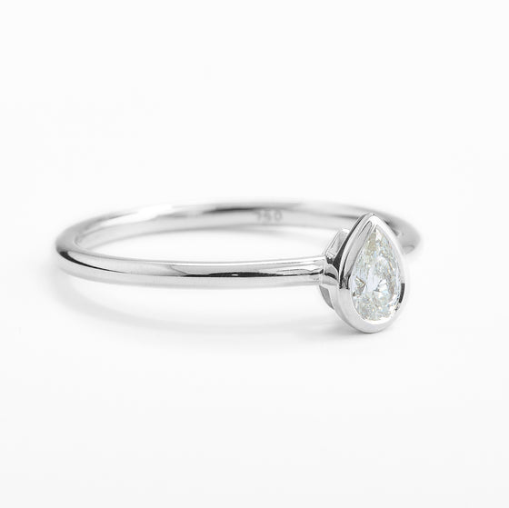 White gold solitaire ring
