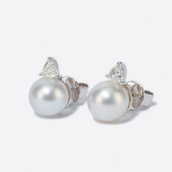 White gold earrings with diamonds and pearls