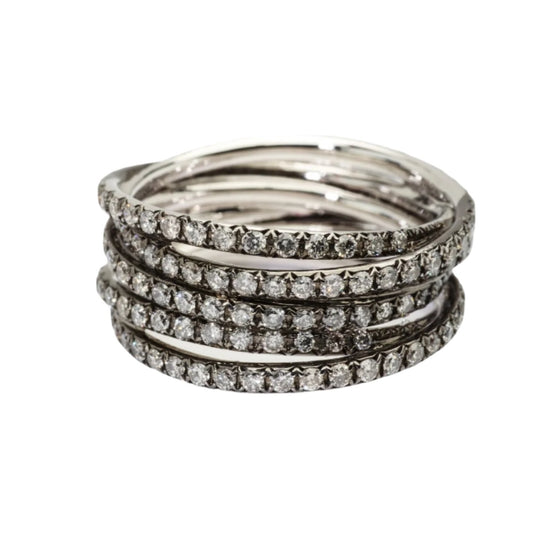 Bague pour femme en or blanc noirci avec un design multi-rangs pavés de diamants blancs. Bague Michaud 133603