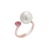 Bague pour femme en or rose avec une perle blanche et des saphirs roses. Bague Timeless Alessandra Dona RRS020SW110