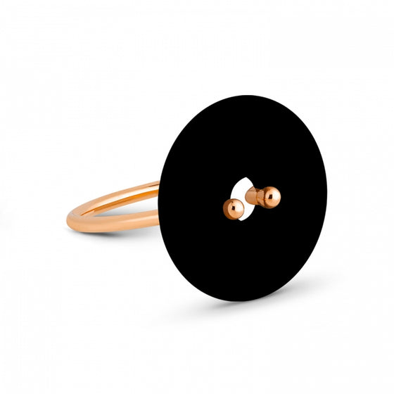 Rose gold ring and onyx