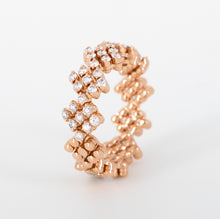  Rose gold and diamonds ring
